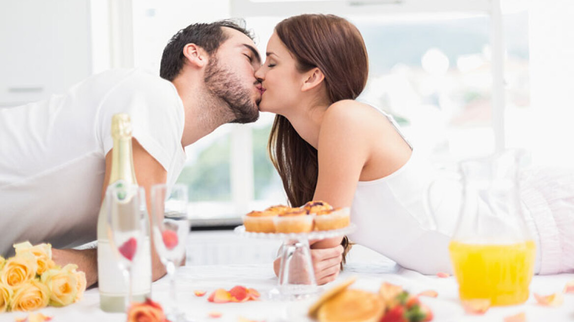 Σεξ & φαγητό: Πόσες φορές την ημέρα το σκέφτονται οι γυναίκες και πόσες οι άνδρες