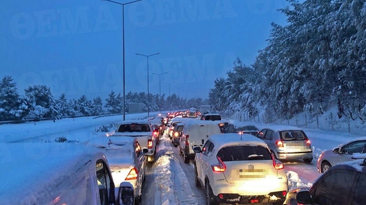 Κυβέρνηση: Εξετάζονται τα υποχρεωτικά χειμερινά λάστιχα...