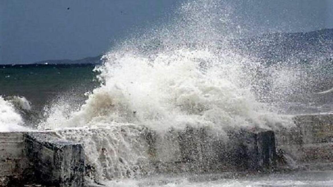 Καιρός: Ασθενείς βροχές και θυελλώδεις άνεμοι στο Αιγαίο την Τρίτη