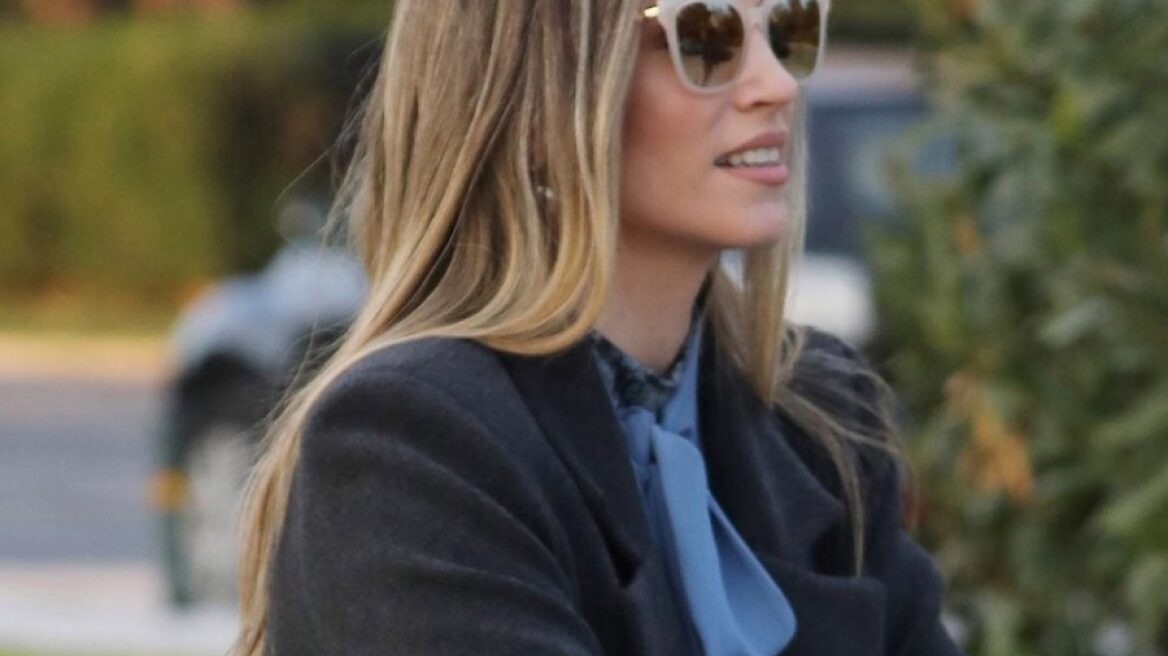 Η Αθηνά Οικονομάκου φόρεσε τις μπότες που θέλουμε