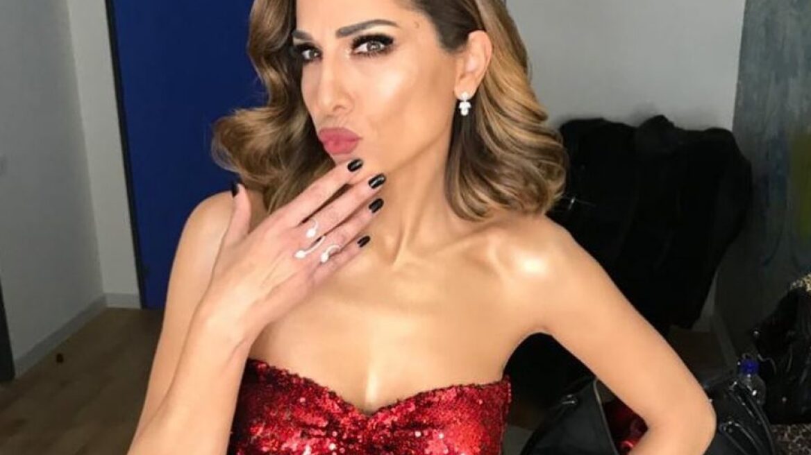 Η Δέσποινα Βανδή μας δείχνει πώς να κάνουμε… arabesque