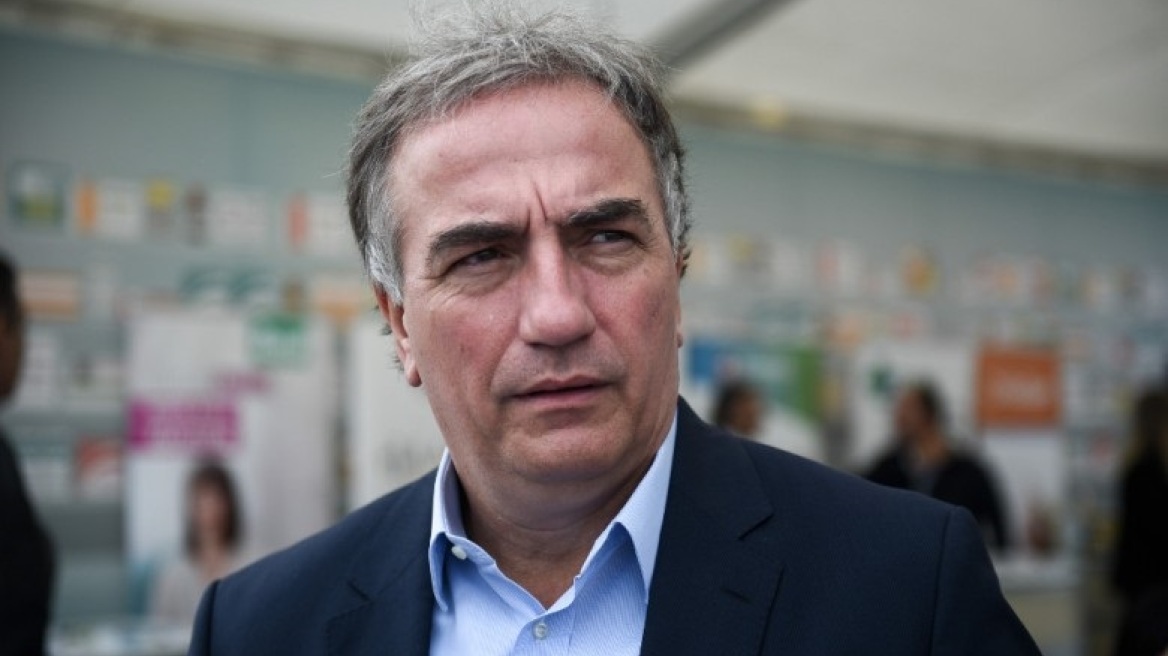 Καλαφάτης: Με ποια βαλίτσα πάνε για τη Χάγη; 