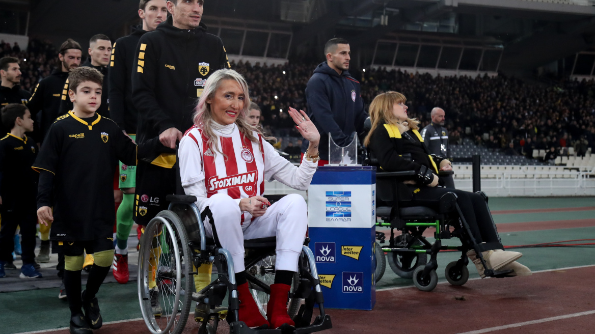 ΑΕΚ - Ολυμπιακός: Η Ένωση ανταπέδωσε την φιλοξενία της Μυρτώς, τιμώντας την Τόνια