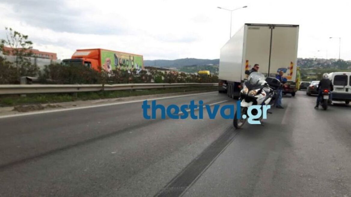 Θεσσαλονίκη: Εκτροπή νταλίκας και σύγκρουση επτά οχημάτων