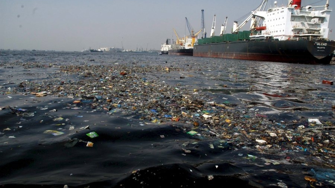 Πρόστιμα 390.713 ευρώ για θαλάσσια ρύπανση στην Ελλάδα το 2019