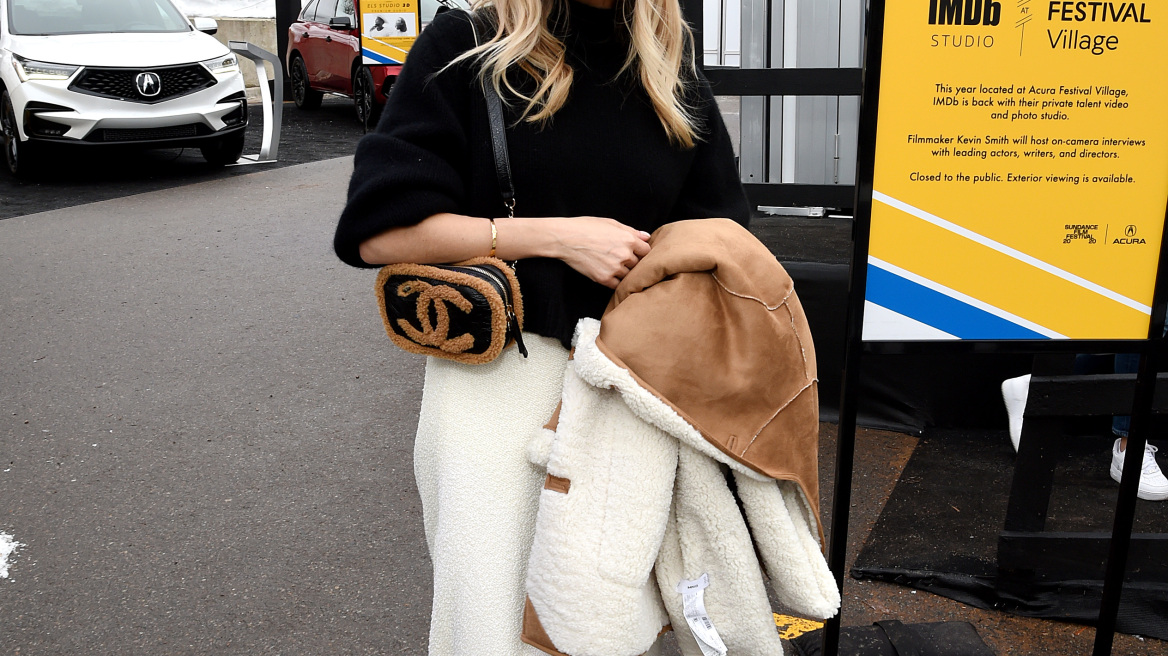 Η Sienna Miller βρήκε το πιο cool Mango παλτό