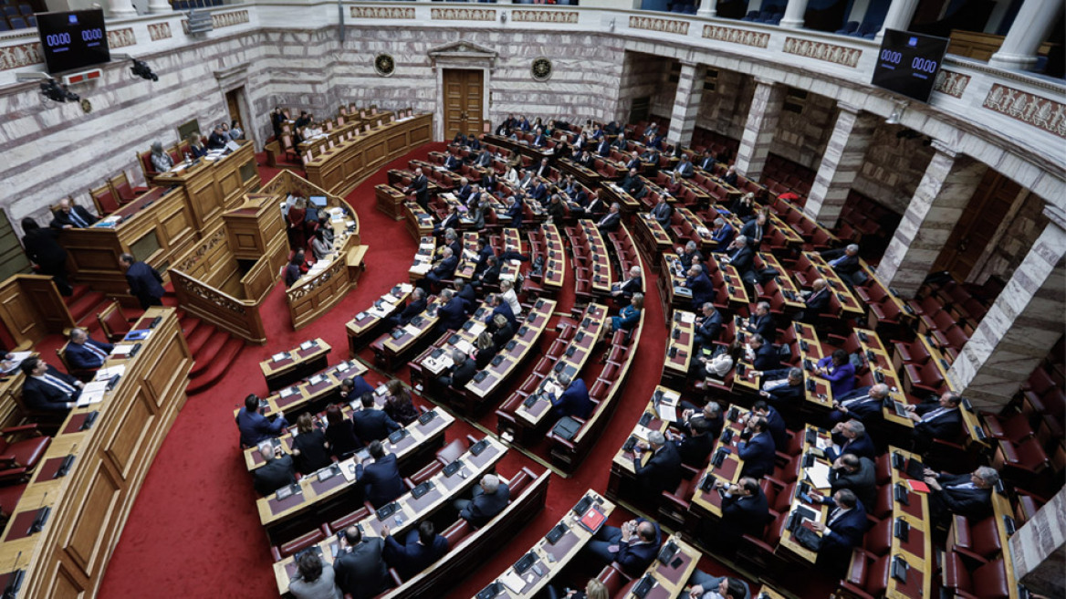 Τροπολογία για ποδόσφαιρο: Live η ψηφοφορία - Θέμα κομματικής πειθαρχίας στη ΝΔ