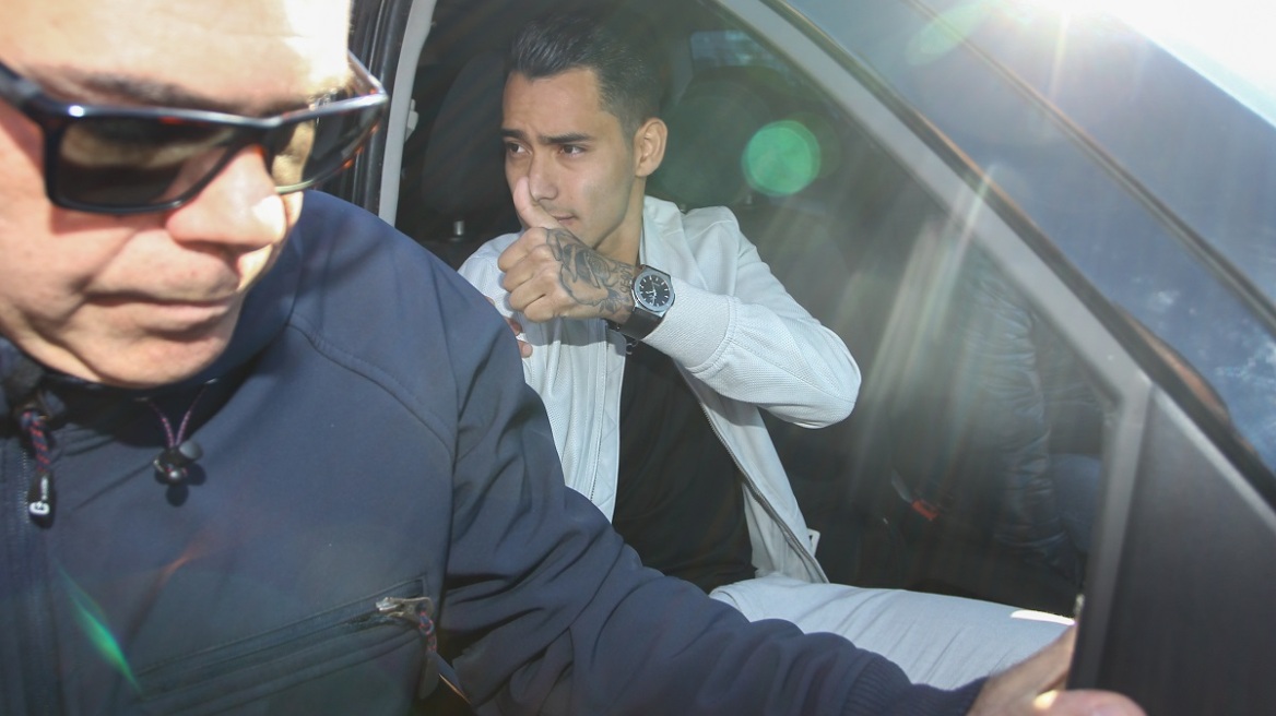 ΑΕΚ: «Πάτησε» Ελλάδα ο Σέρχιο Αραούχο - «Θερμή» υποδοχή στο αεροδρόμιο