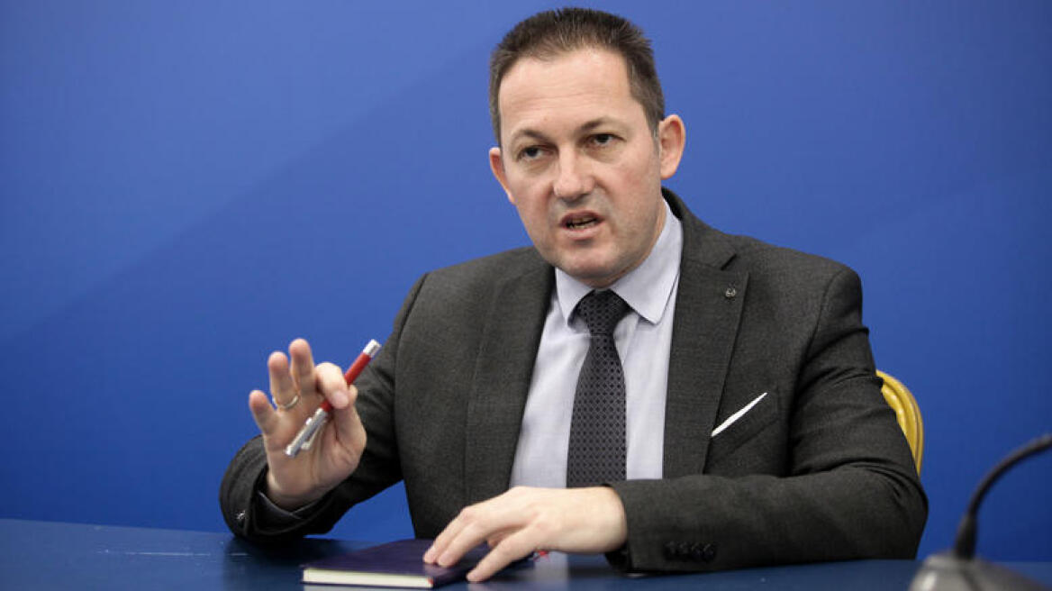 Πέτσας: Επιλύεται το πρόβλημα ασφάλισης των Βορειοηπειρωτών