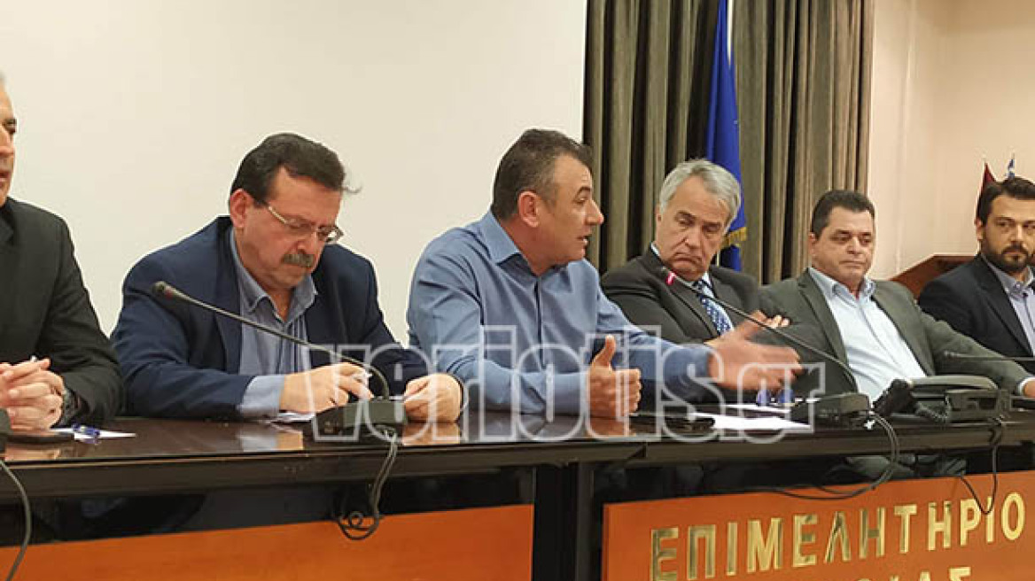 Ημαθία: Διακόπηκε η σύσκεψη Βορίδη – αγροτών από οπαδούς του ΠΑΟΚ