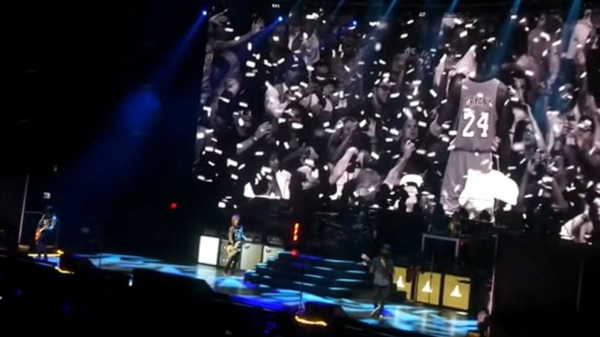 Κόμπι Μπράιαντ: Οι Guns n' Roses τραγούδησαν «Knockin' on Heaven's Door» και συγκίνησαν