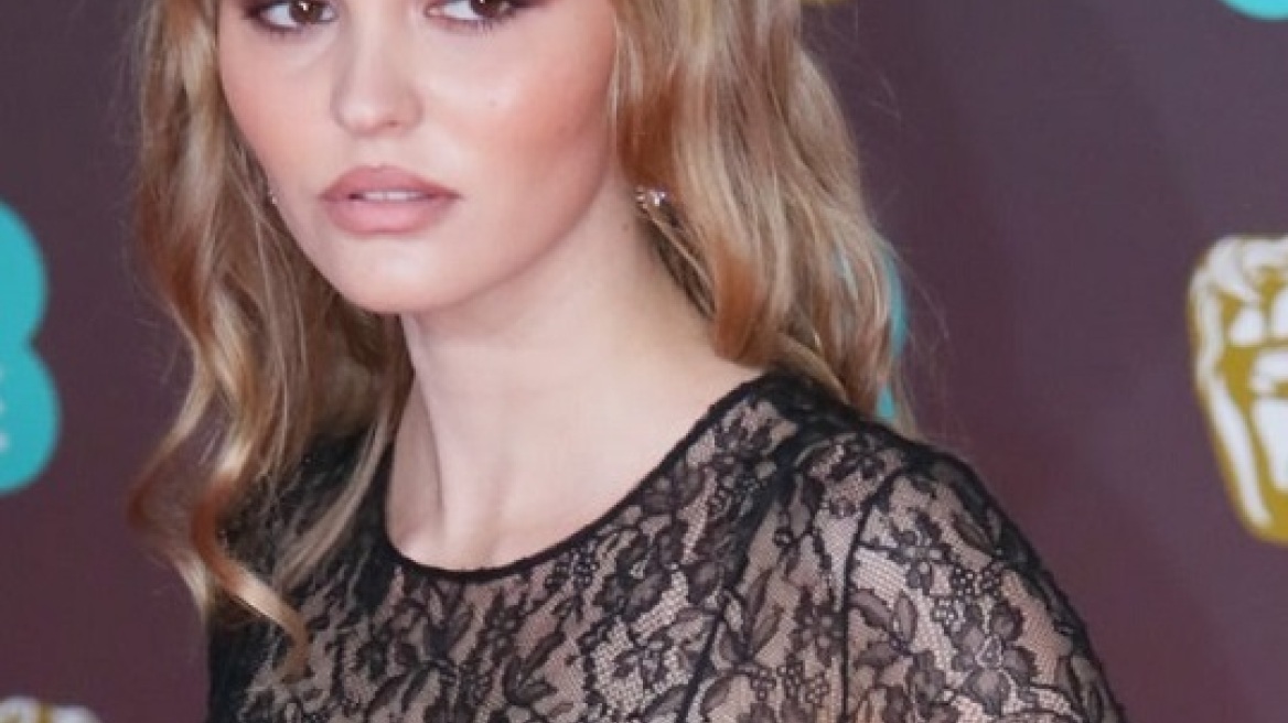 BAFTA 2020: H Lily Rose Depp φόρεσε την Chanel εκδοχή του γυμνού φορέματος