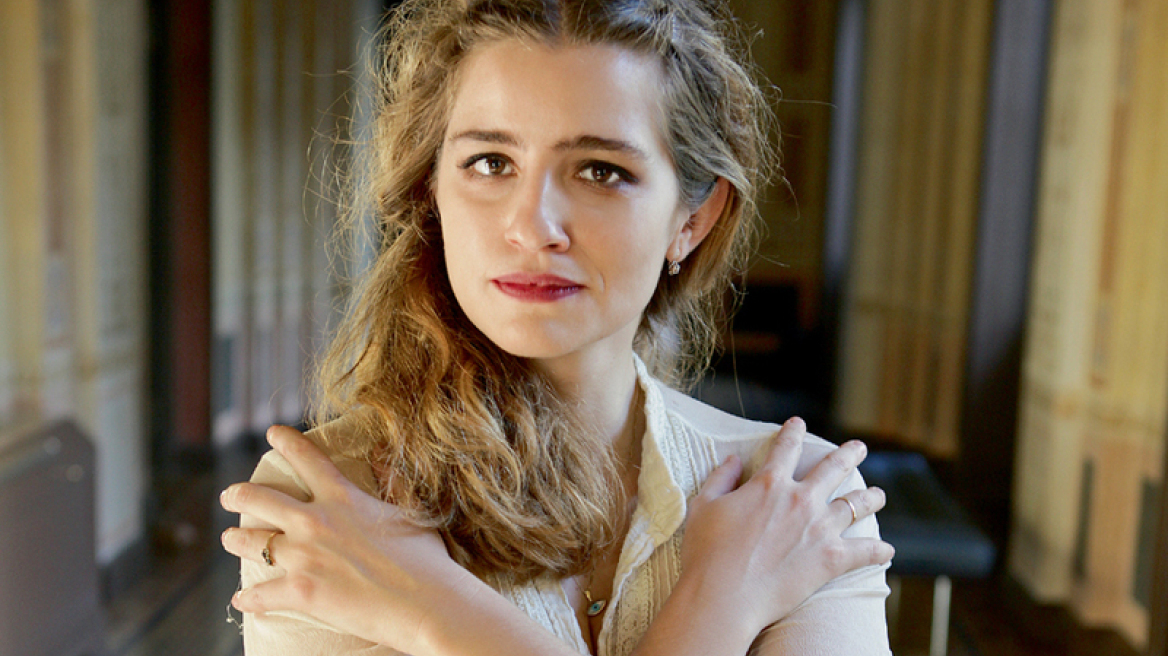 Μαρία Κίτσου: Η μητέρα μου έχει πρόβλημα όρασης αλλά με παρακολουθεί στις «Άγριες Μέλισσες»