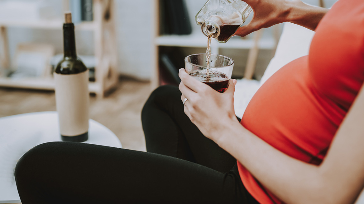 Εγκυμοσύνη: Η συνήθεια της γυναίκας που απειλεί το μυαλό του παιδιού