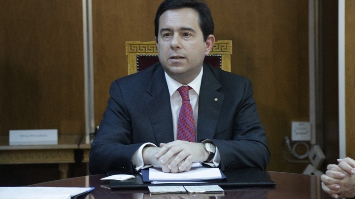 Μηταράκης: Οι δήμαρχοι να δώσουν «βοήθεια όπου μπορούν να συνδράμουν» στο μεταναστευτικό