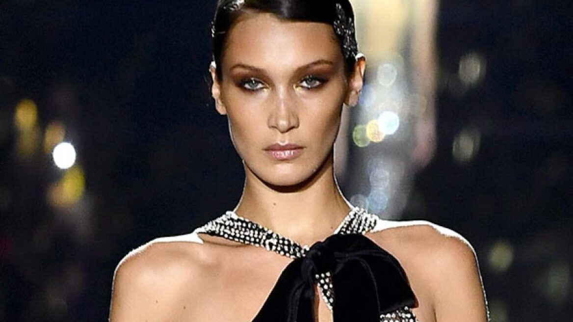 H Bella Hadid περπάτησε στην πασαρέλα του Tom Ford με ένα τελείως διάφανο φόρεμα