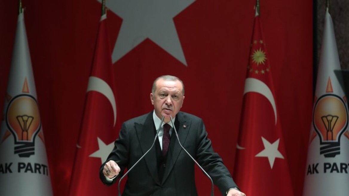 Τουρκία: Υπό πολιορκία και σήμερα η τουρκική λίρα