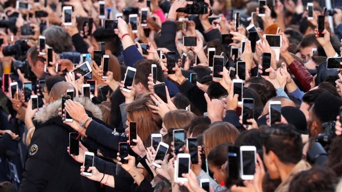 Δείτε γιατί το κινητό σας μένει «νεκρό» στην πολυκοσμία (Βίντεο)