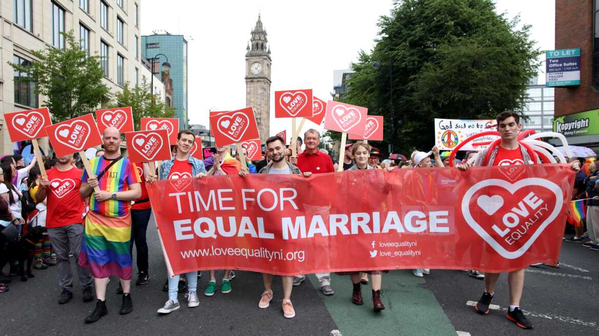 Η Βόρεια Ιρλανδία θα γιορτάσει σήμερα τον πρώτο γάμο μεταξύ ατόμων του ιδίου φύλου