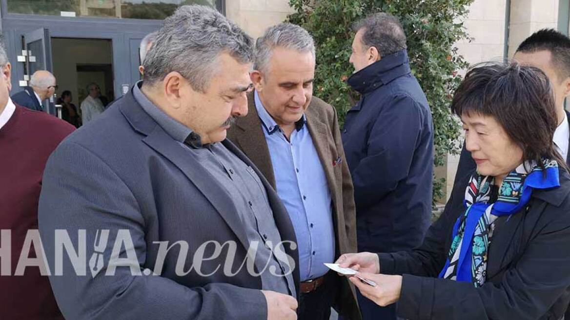 Στα Χανιά σήμερα η πρέσβειρα της Κίνας - «Κάναμε ό,τι καλύτερα μπορούσαμε» λέει για τον κορωνοϊό 