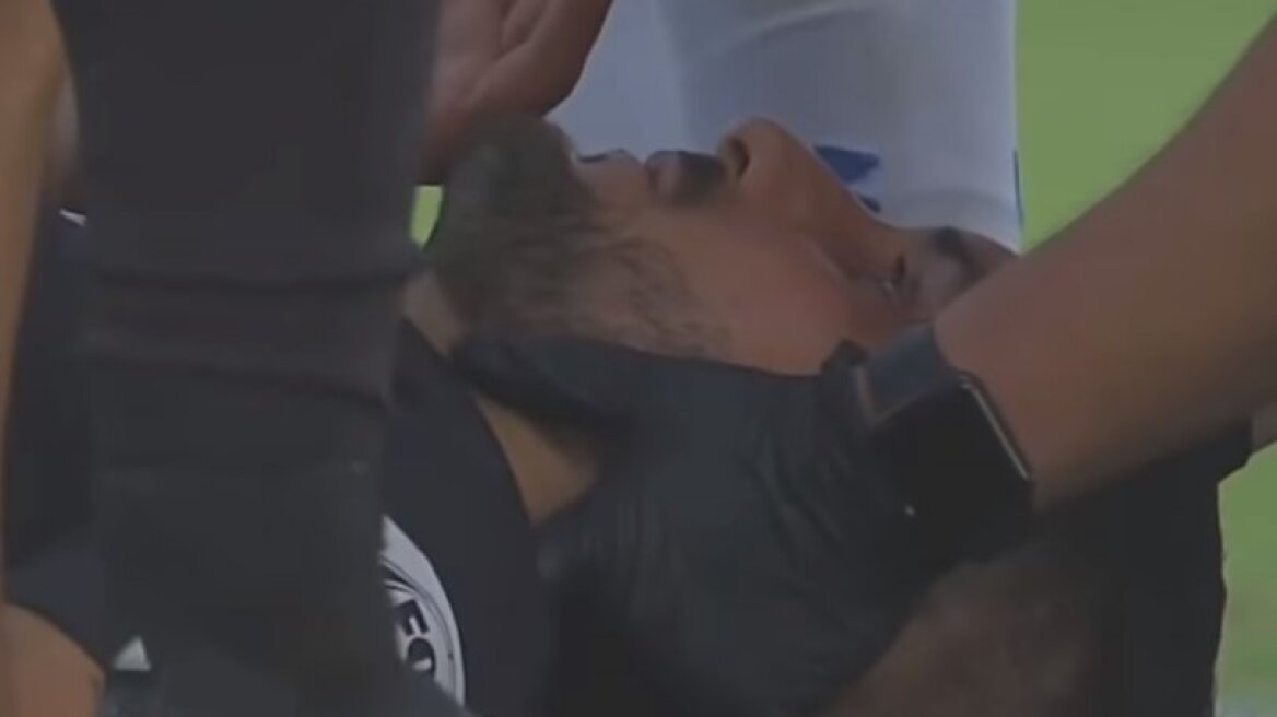 Βίντεο: Κροτίδες χτύπησαν ποδοσφαιριστή σε μεγάλο ντέρμπι στη Χιλή