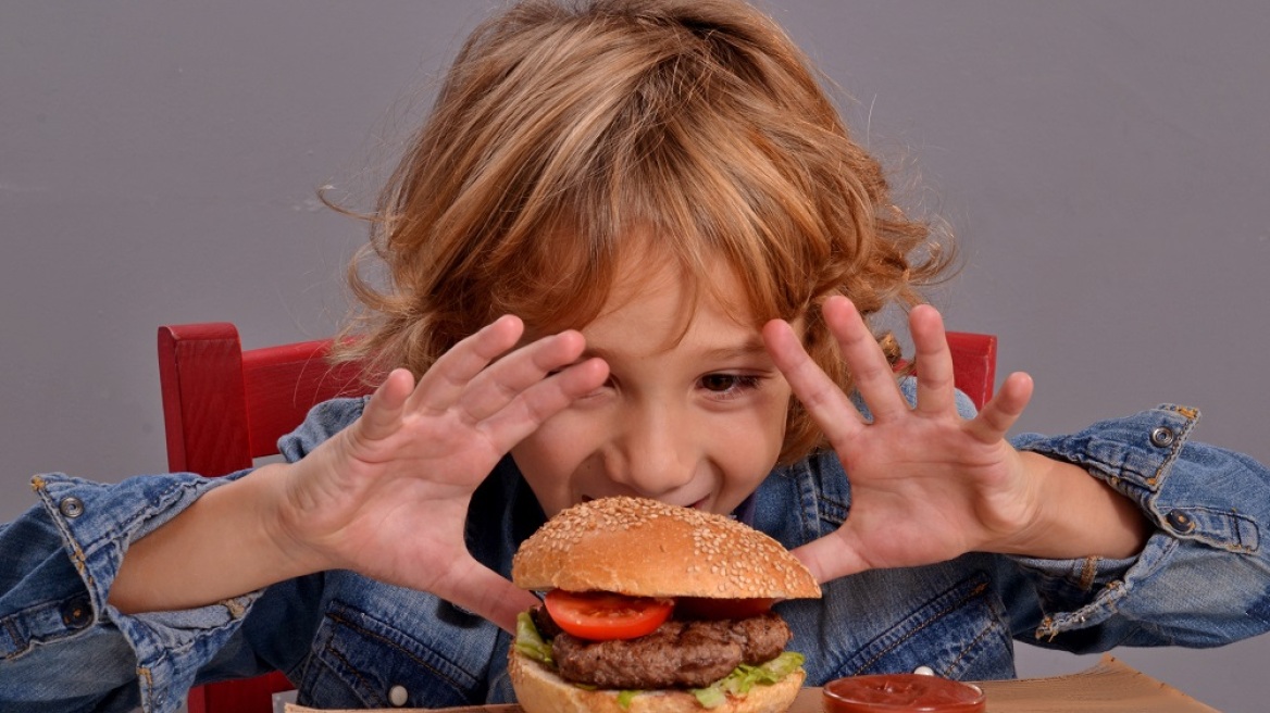 Καταστροφική η κατανάλωση fast food για παιδιά ηλικίας 2-5 ετών, σύμφωνα με νέα έρευνα