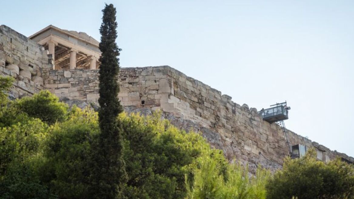 Ακρόπολη: Έτοιμος ο νέος ανελκυστήρας σε τέσσερις μήνες