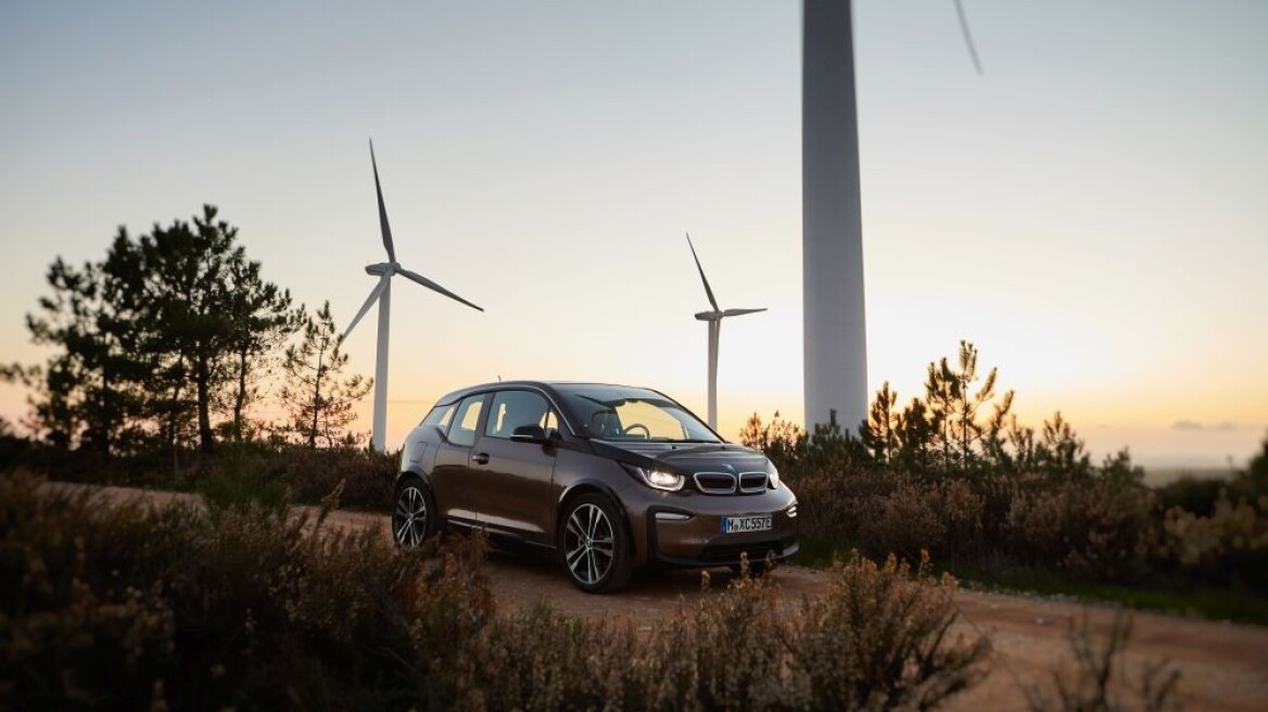 Στην… πρίζα το 25% των BMW που θα πωλούνται έως το 2021!