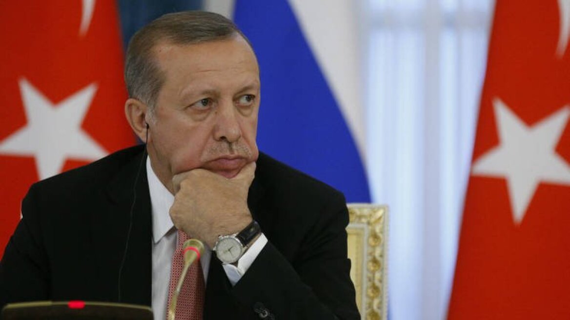 Τουρκία: Σε νέο χαμηλό η λίρα – οι αγορές τιμωρούν τη φούσκα του Ερντογάν