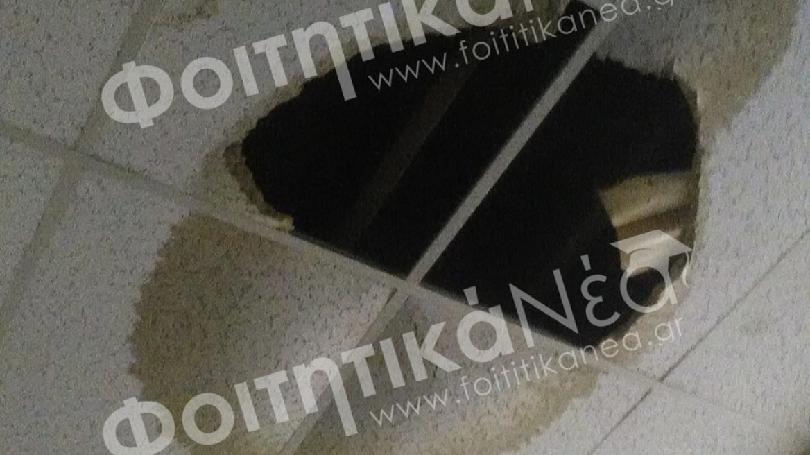 Θεσσαλονίκη: Έπεσε κομμάτι οροφής έξω από αίθουσα του ΑΠΘ εν ώρα μαθήματος