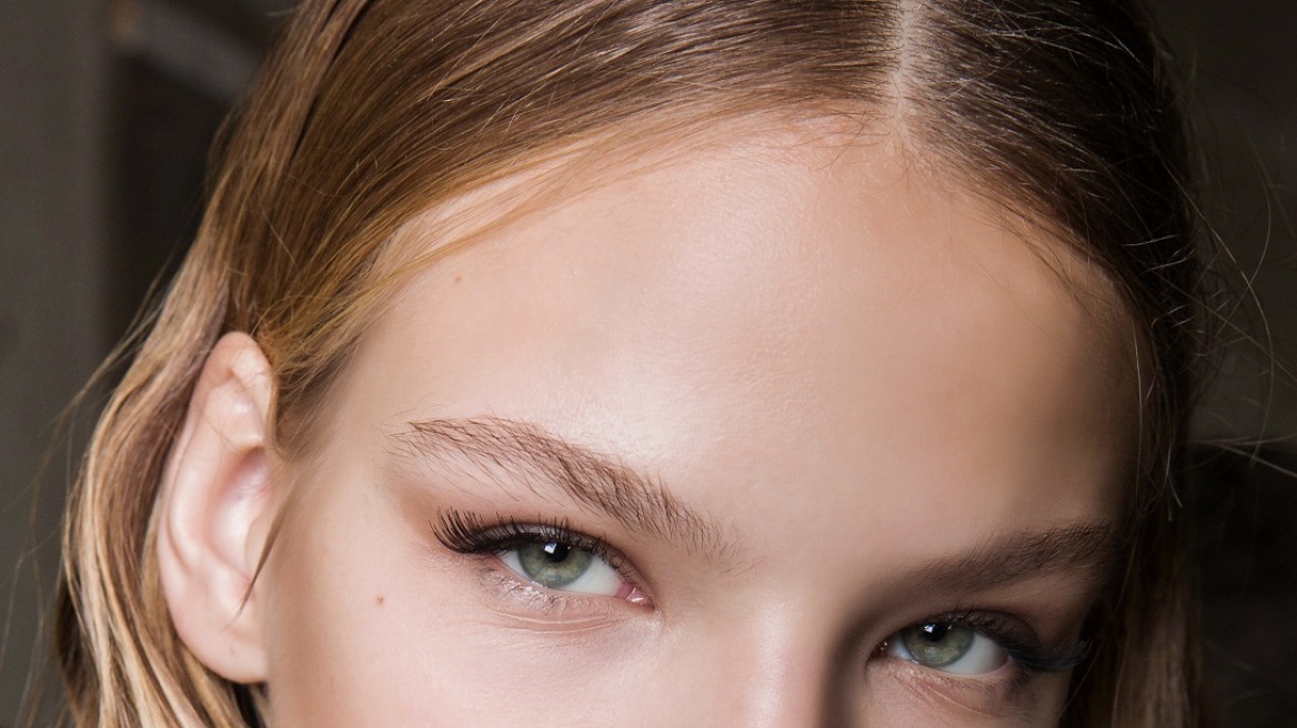 Η τάση στις ψεύτικες βλεφαρίδες που δεν πρέπει να αγνοείς