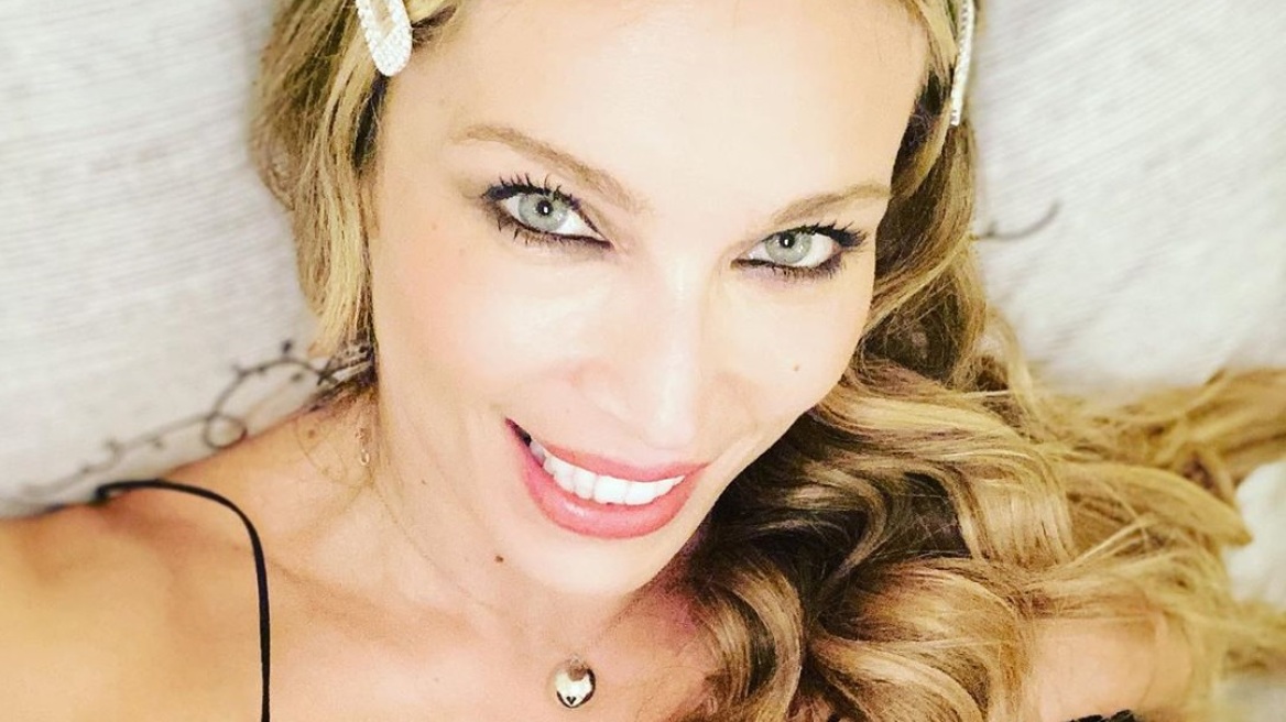 Μαριέττα Χρουσαλά: Ξεκίνησε τις εξορμήσεις στην παραλία