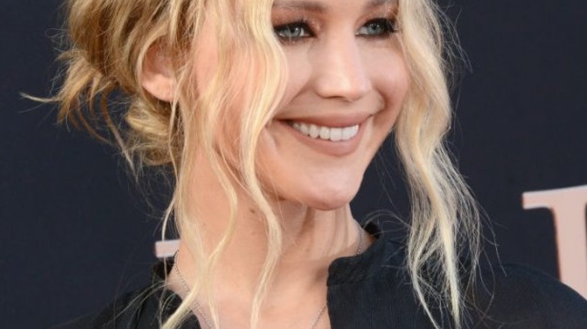 H Jennifer Lawrence μόλις φόρεσε τα νέα “It” παπούτσια