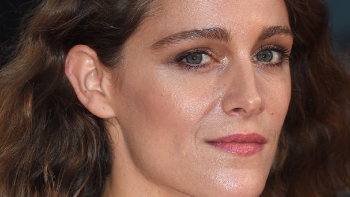 Ariane Labed: Η σύζυγος του Γιώργου Λάνθιμου έκανε το ντεμπούτο της στην πασαρέλα