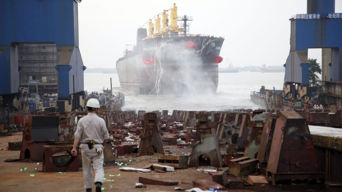 Ναυτιλία: Οι Κινέζοι που είναι σε καραντίνα «σκουπίζουν» σε χαμηλές τιμές ό,τι πλοίο βρουν