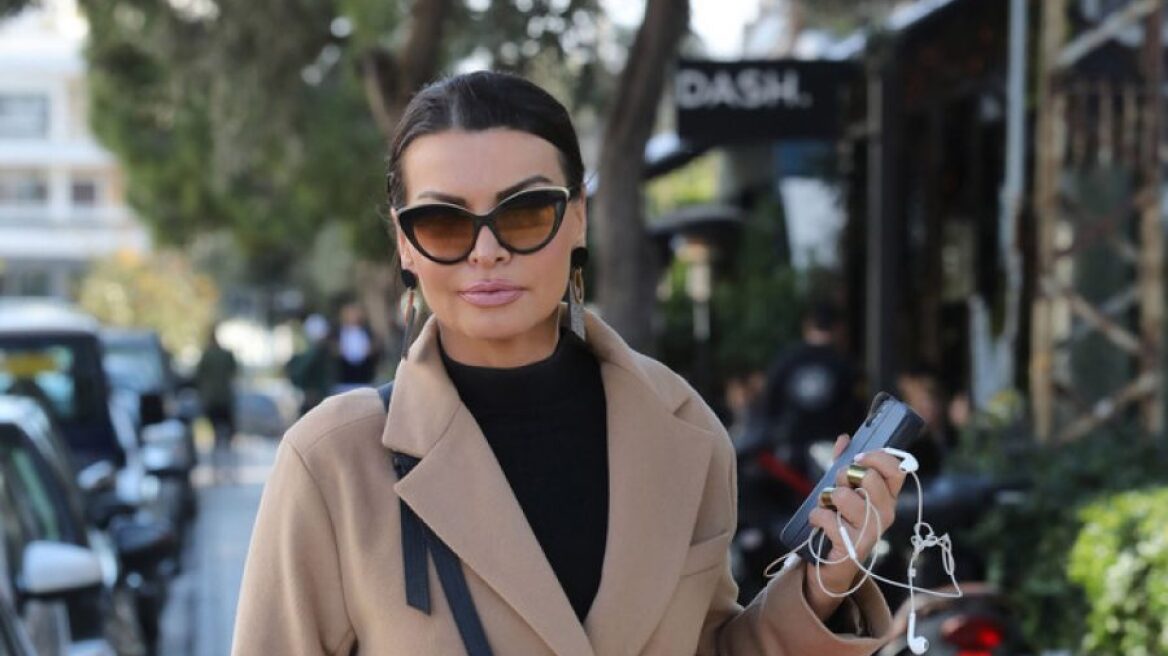 Νίνα Λοτσάρη: Η sexy chic εμφάνιση στα νότια προάστια που δεν πέρασε απαρατήρητη