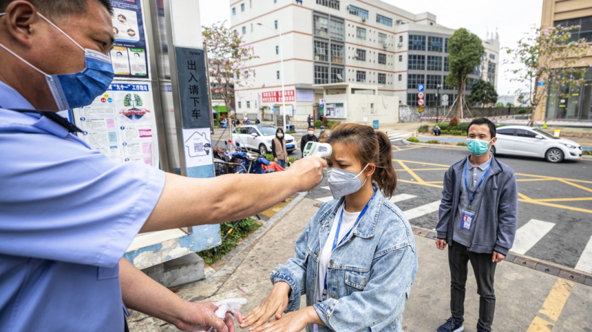 Κορωνοϊός: «Η παγκόσμια πανδημία του ιού θα λήξει ως τον Ιούνιο» λέει ο πιο γνωστός Κινέζος επιδημιολόγος 