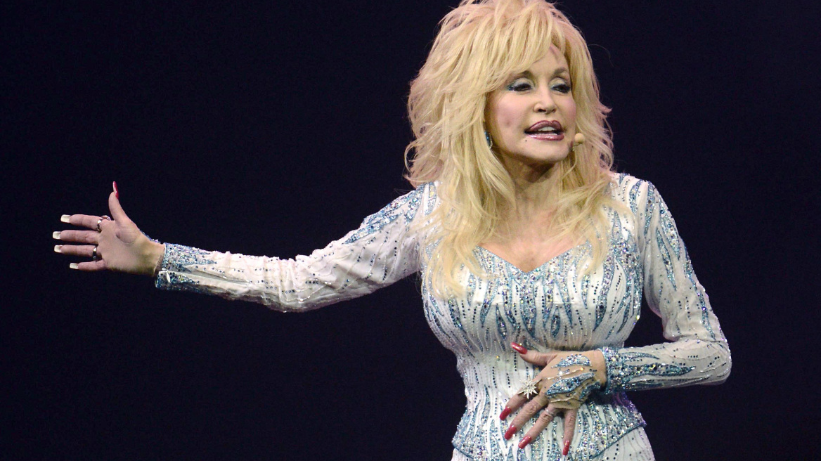 «Το στήθος μου παραμένει ίδιο»: H Ντόλι Πάρτον θέλει να φωτογραφηθεί ξανά για το Playboy