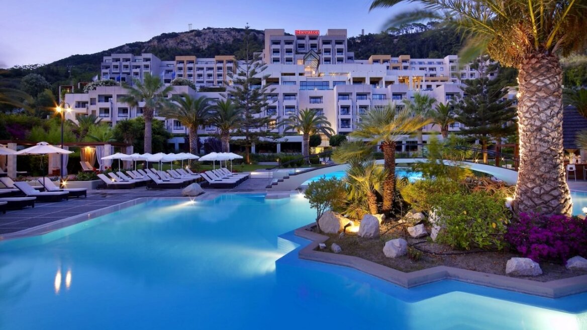 Πρώτο χτύπημα στους ‘Ελληνες ξενοδόχους – Η TUI παγώνει πληρωμές και συμβάσεις