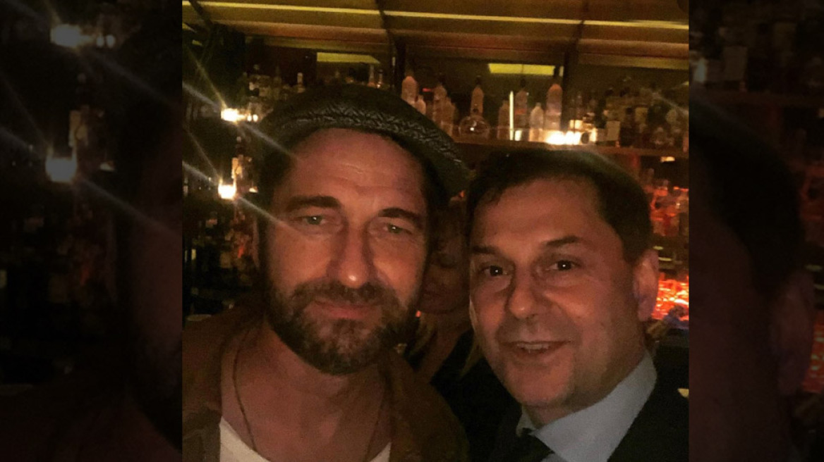 Η σέλφι του Χάρη Θεοχάρη με τον Τζέραλντ Μπάτλερ 