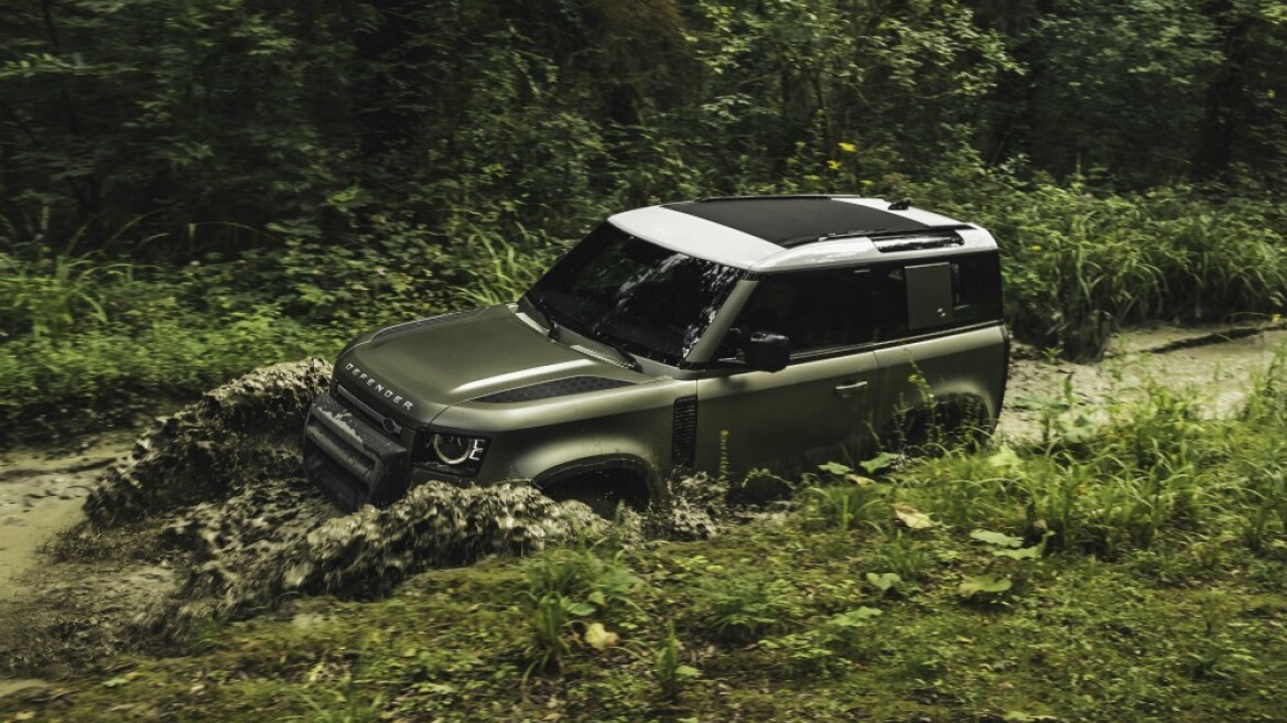 H Land Rover ετοιμάζει ένα baby-Defender