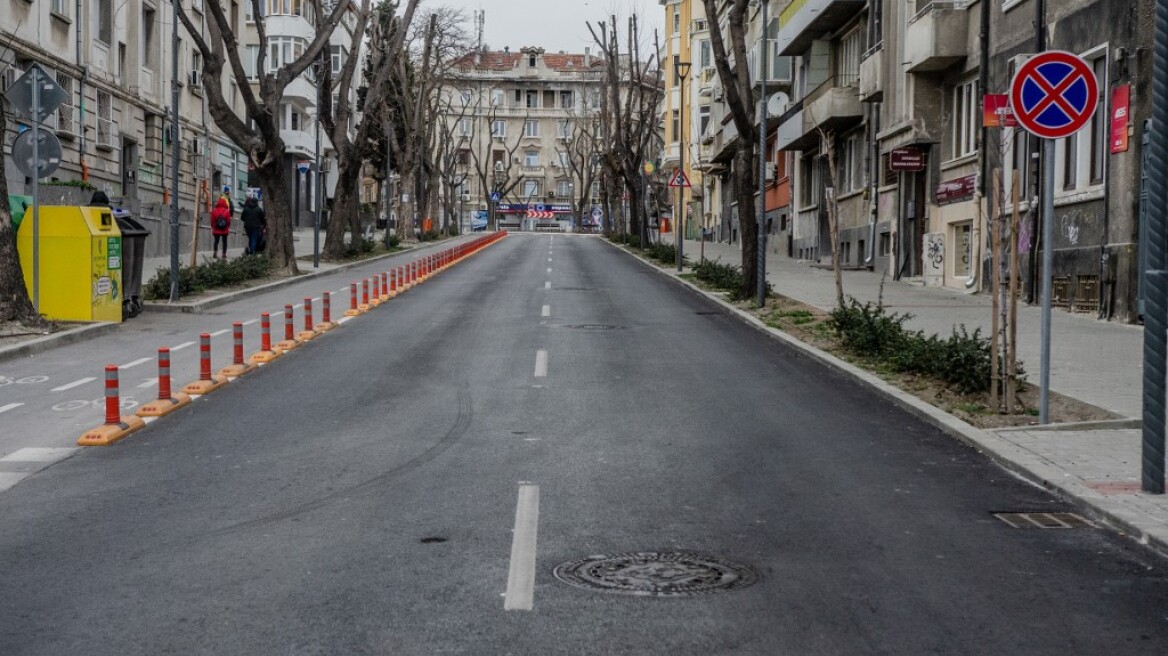 Κορωνοϊός - Βουλγαρία: Σκληραίνει τη στάση απέναντι σε όσους δεν τηρούν αποστάσεις και δεν φορούν μάσκες