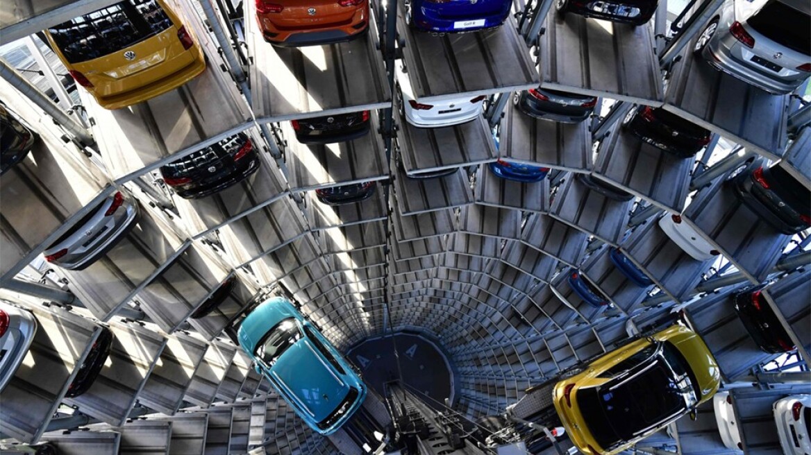 Ανοιχτές οι εκθέσεις αυτοκινήτων...