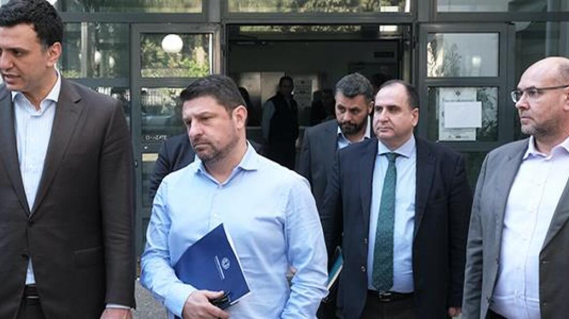 Κορωνοϊός: Το ΕΚΑΒ επισκέφθηκαν Κικίλιας και Χαρδαλιάς 