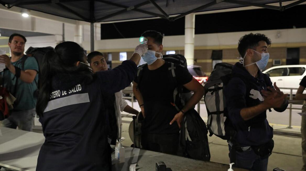 Κορωνοϊός: «Κατάσταση καταστροφής» στη Χιλή - Βγαίνει ο στρατός στους δρόμους