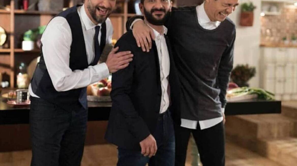 Κορωνοϊός - Λεωνίδας Κουτσόπουλος: Έπιασε την κιθάρα του και τραγουδά «θα κάτσω σπίτι» 