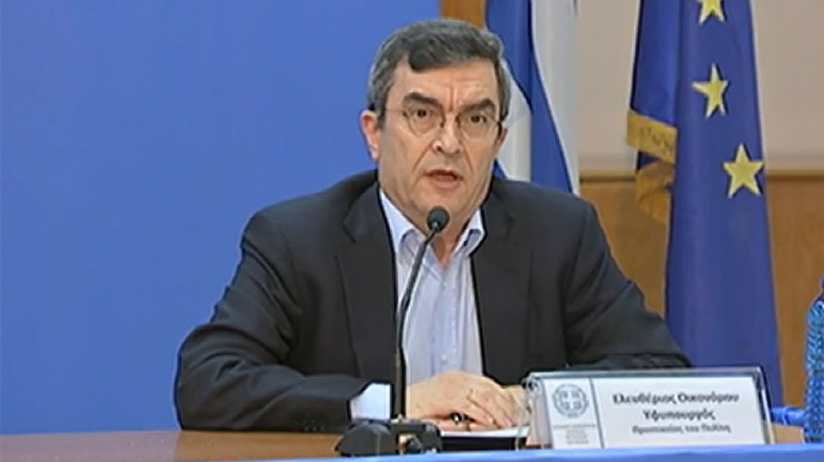 Οικονόμου: «Οι πολίτες να στείλουν μήνυμα και κατά την επιστροφή τους από το Ρεβεγιόν»