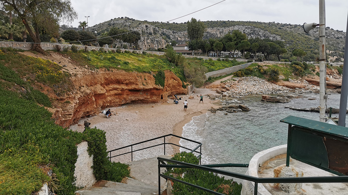  Καιρός και προειδοποιήσεις για κορωνοϊό άδειασαν τις παραλίες