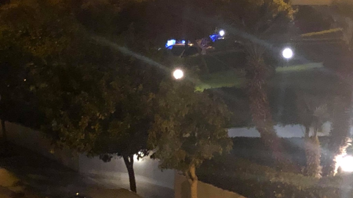 Απαγόρευση κυκλοφορίας - Παλαιό Φάληρο: Αγνόησαν τα μέτρα και βγήκαν να παίξουν ξύλο στη μέση του δρόμου!