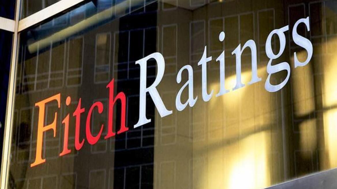 Ο οίκος Fitch υποβάθμισε τη Βρετανία